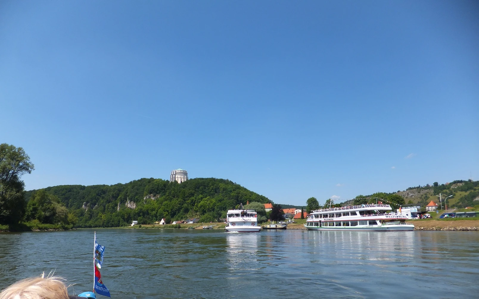Auf dem Berg die Befreiungshalle