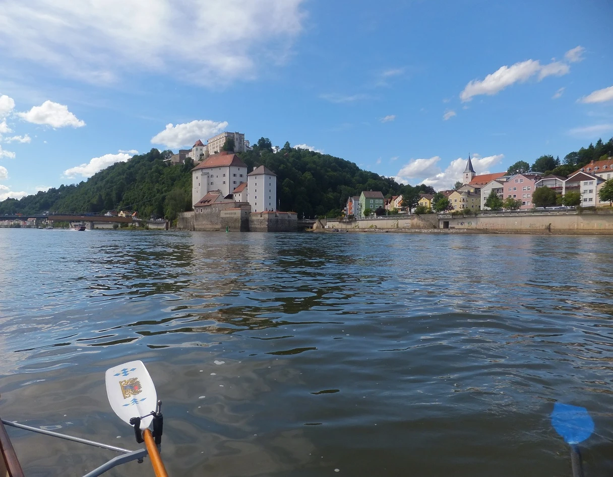 Stadtdurchfahrt Passau links Inn, rechts Donau