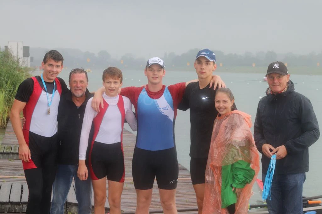 Titel für den DRCD im Junnioren Doppelvierer U17 (vlnr), S. Huber, Trainer F. Darscheid, J. Herpich, sowie WRVB Ruderer und Präsident des Bay. RV T. Stamm