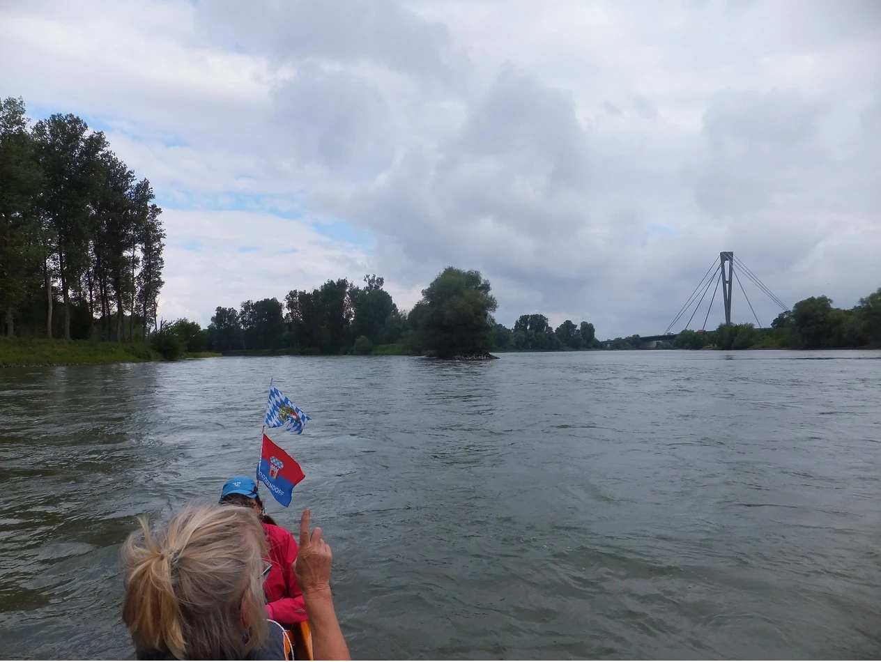 Mündung der Isar in die Donau (links die Isar)